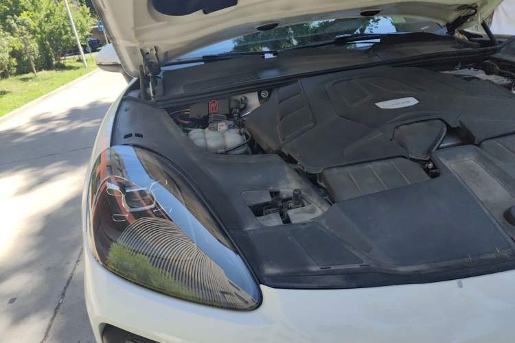 Used Porsche Cayenne 2018 Cayenne 3.0T Engine Bay Right