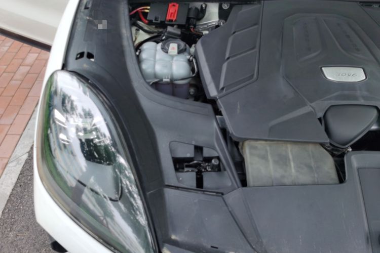 Used Porsche Cayenne 2018 Cayenne 3.0T Engine Bay Right