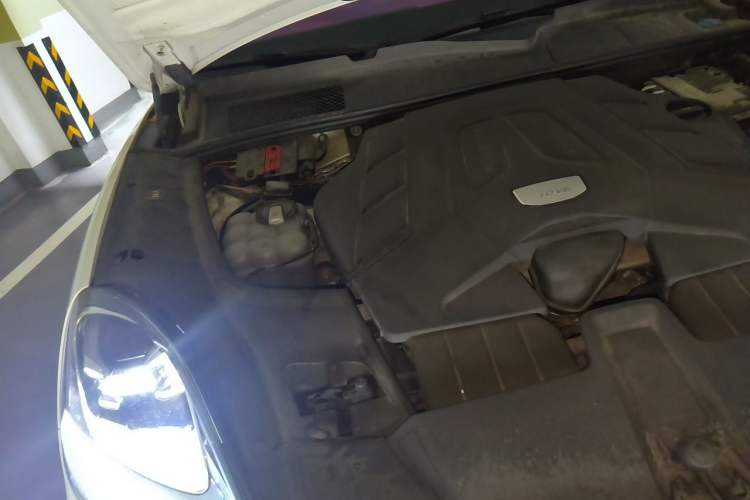 Used Porsche Cayenne 2018 Cayenne 3.0T Engine Bay Right