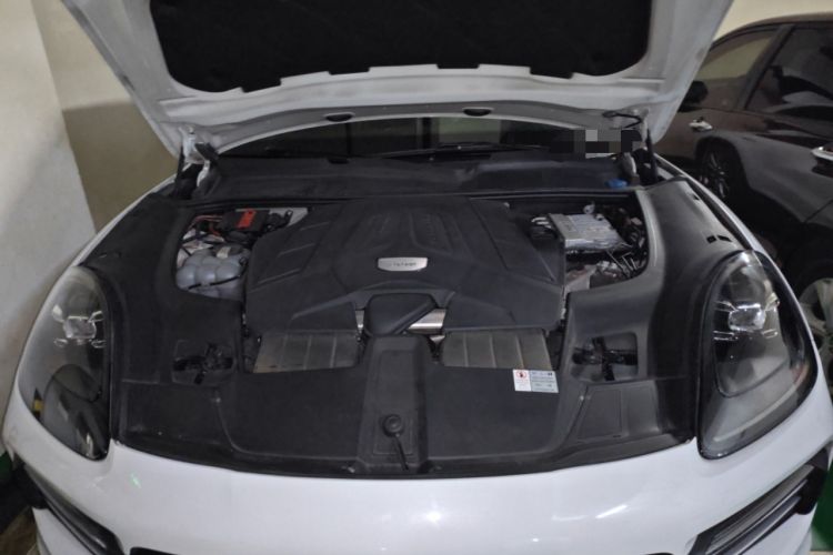 Used Porsche Cayenne 2018 Cayenne 3.0T Engine Bay