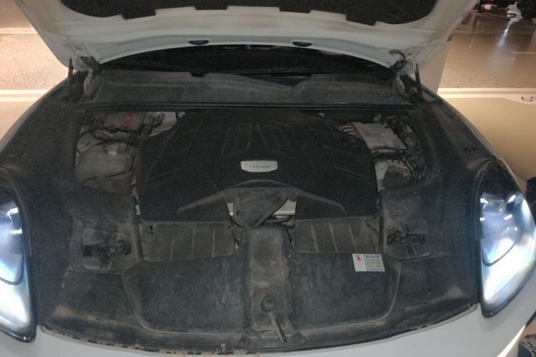 Used Porsche Cayenne 2018 Cayenne 3.0T Engine Bay