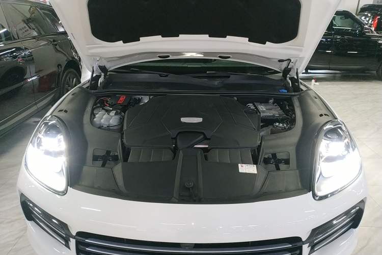 Used Porsche Cayenne 2018 Cayenne 3.0T Engine Bay