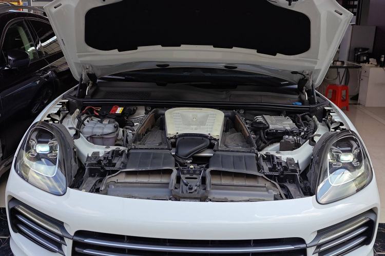 Used Porsche Cayenne 2018 Cayenne 3.0T Engine Bay