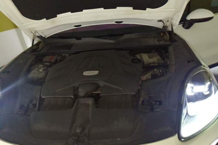 Used Porsche Cayenne 2018 Cayenne 3.0T Engine Bay