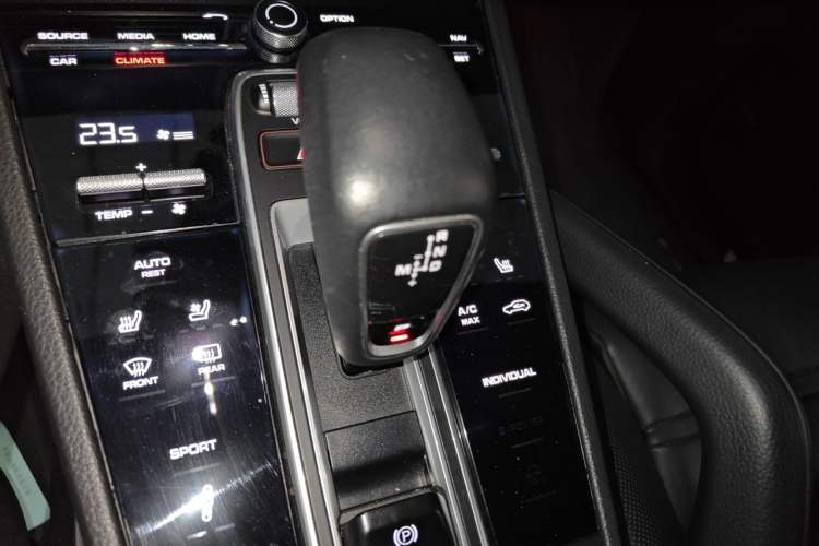 Used Porsche Cayenne 2018 Cayenne 3.0T Gear Lever