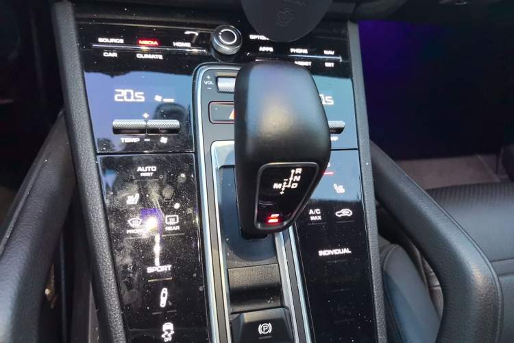 Used Porsche Cayenne 2018 Cayenne 3.0T Gear Lever