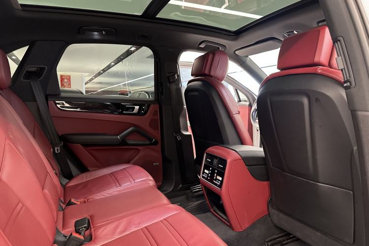 Used Porsche Cayenne 2018 Cayenne 3.0T Interior 2