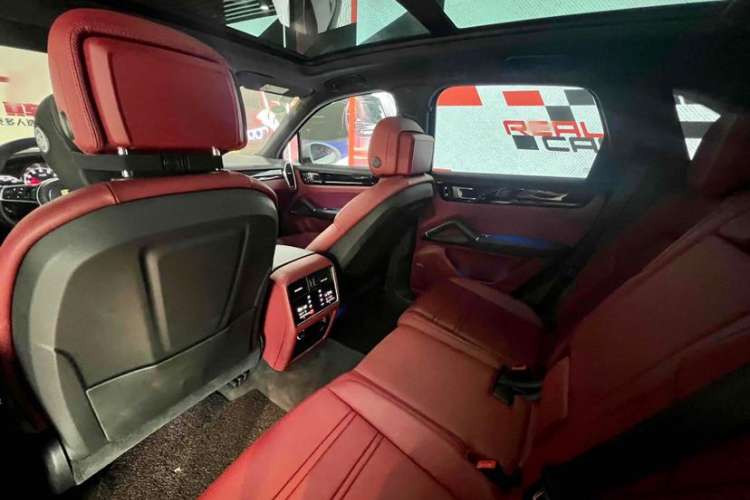 Used Porsche Cayenne 2018 Cayenne S 2.9T Interior 3
