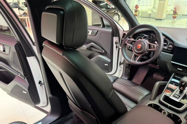 Used Porsche Cayenne 2018 Cayenne 3.0T Interior 4