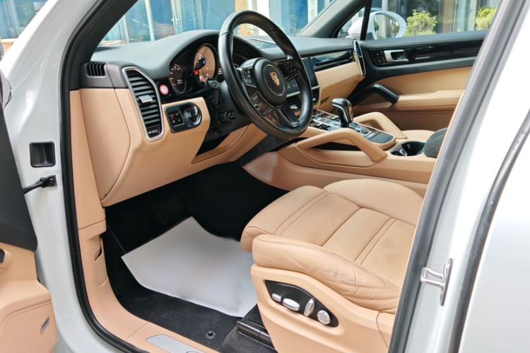 Used Porsche Cayenne 2018 Cayenne 3.0T Interior 8