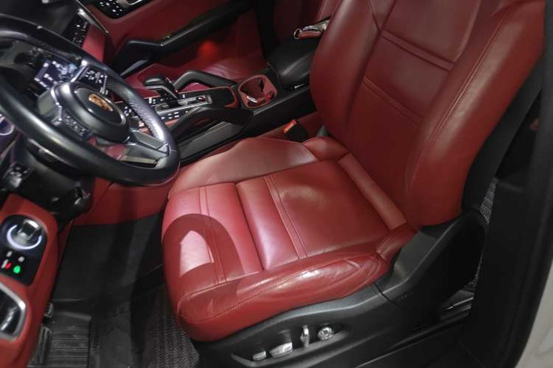 Used Porsche Cayenne 2018 Cayenne S 2.9T Left Front Seat