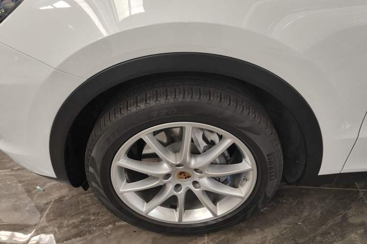 Used Porsche Cayenne 2018 Cayenne 3.0T Left Front Wheel Hub