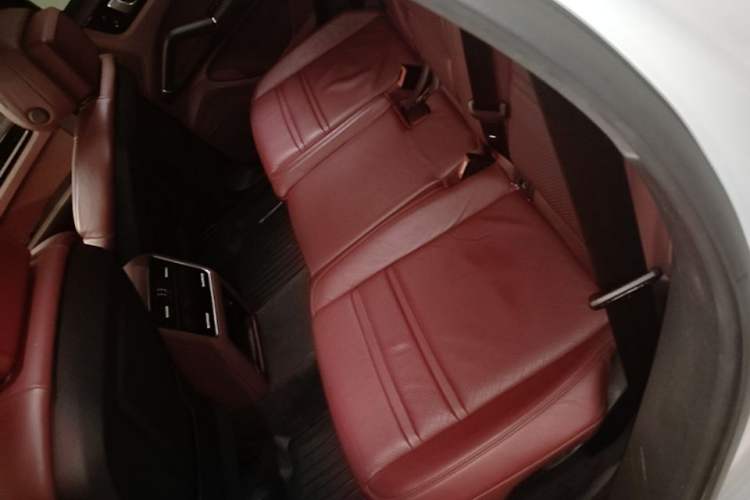 Used Porsche Cayenne 2018 Cayenne 3.0T Left Rear Seat
