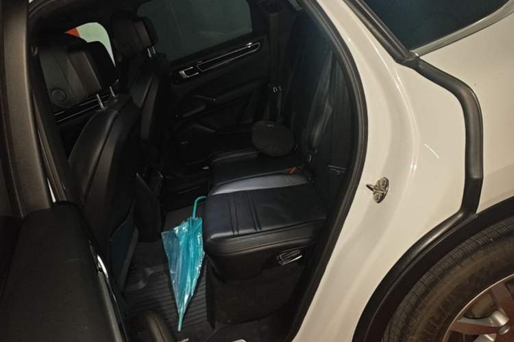 Used Porsche Cayenne 2018 Cayenne 3.0T Left Rear Seat