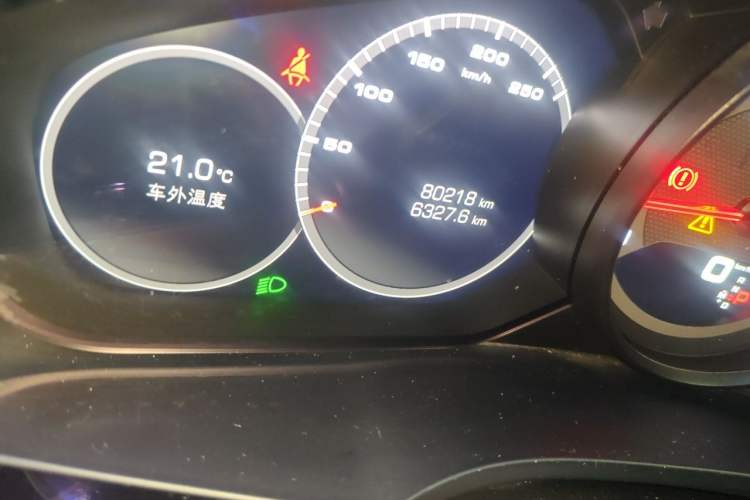 Used Porsche Cayenne 2018 Cayenne 3.0T Odometer Close Up