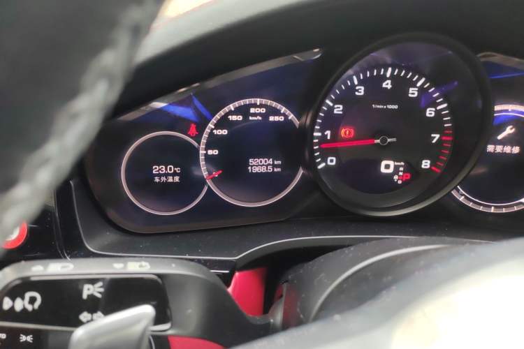 Used Porsche Cayenne 2018 Cayenne 3.0T Odometer Close Up