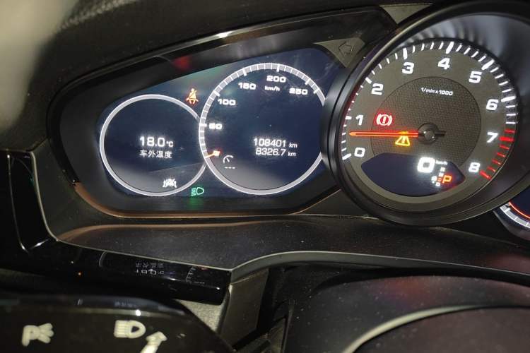 Used Porsche Cayenne 2018 Cayenne 3.0T Odometer Close Up