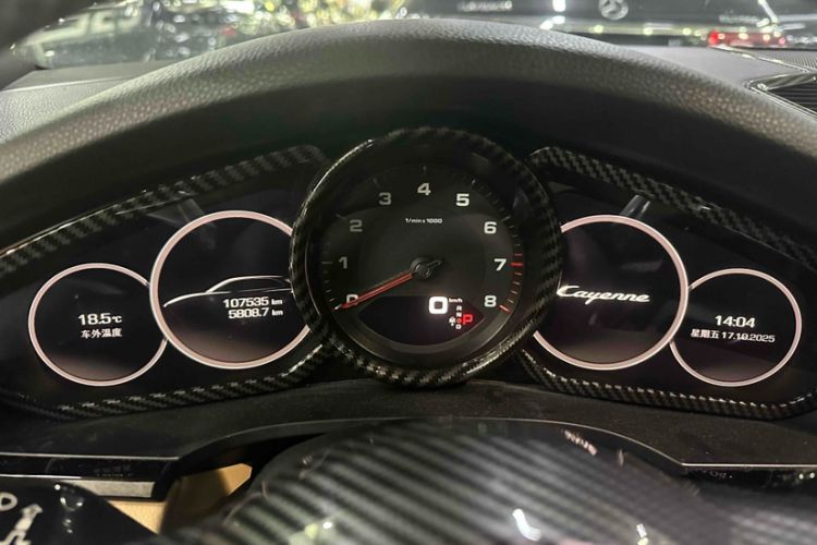 Used Porsche Cayenne 2018 Cayenne 3.0T Odometer Close Up