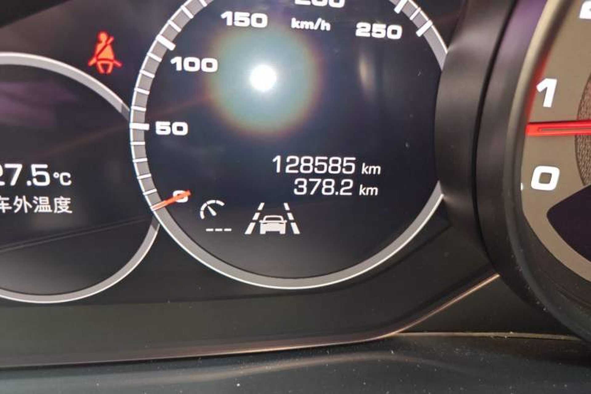 Used Porsche Cayenne 2018 Cayenne 3.0T Odometer Close Up