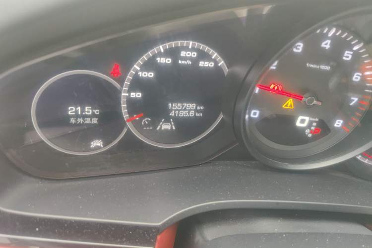 Used Porsche Cayenne 2018 Cayenne 3.0T Odometer Close Up