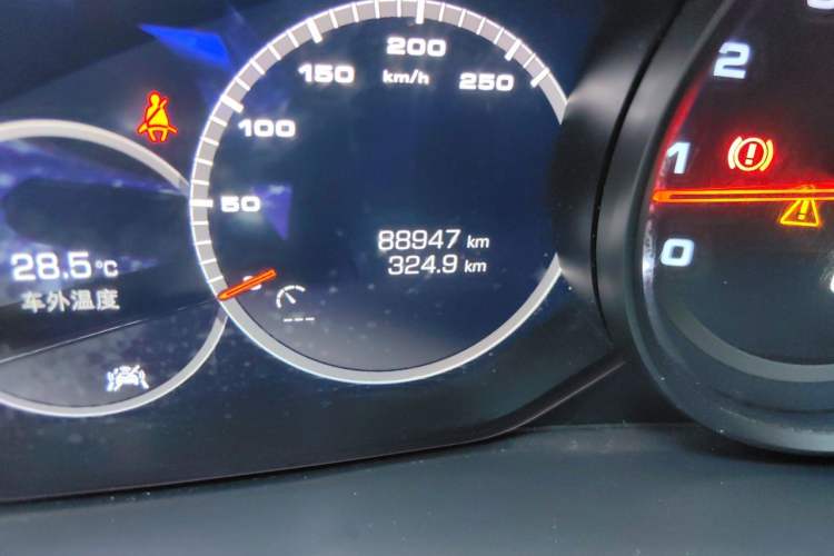 Used Porsche Cayenne 2018 Cayenne 3.0T Odometer Close Up
