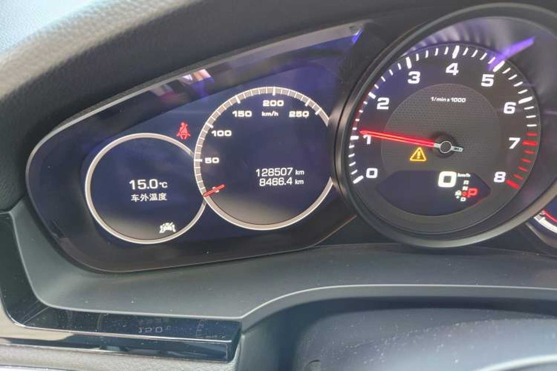 Used Porsche Cayenne 2018 Cayenne 3.0T Odometer Close Up