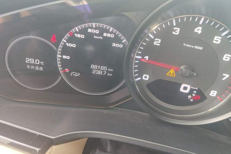 Used Porsche Cayenne 2018 Cayenne S 2.9T Odometer Close Up