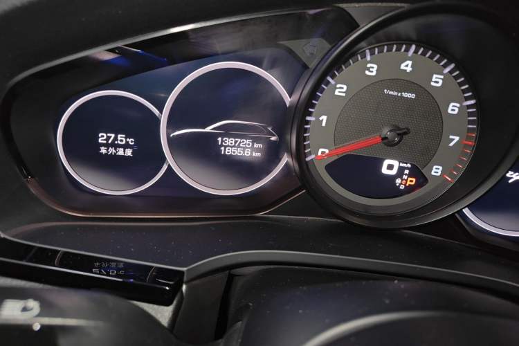 Used Porsche Cayenne 2018 Cayenne 3.0T Odometer Close Up