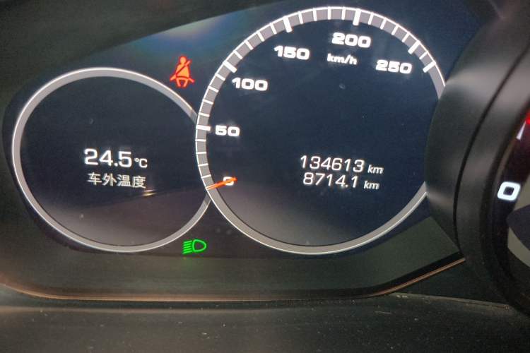 Used Porsche Cayenne 2018 Cayenne 3.0T Odometer Close Up