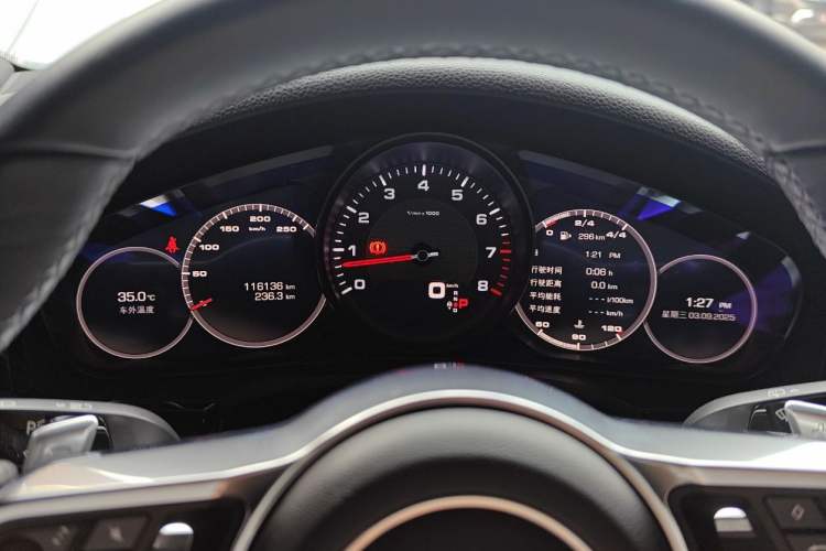 Used Porsche Cayenne 2018 Cayenne 3.0T Odometer Close Up