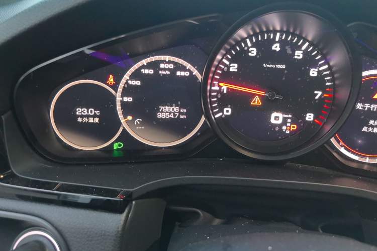 Used Porsche Cayenne 2018 Cayenne 3.0T Odometer Close Up