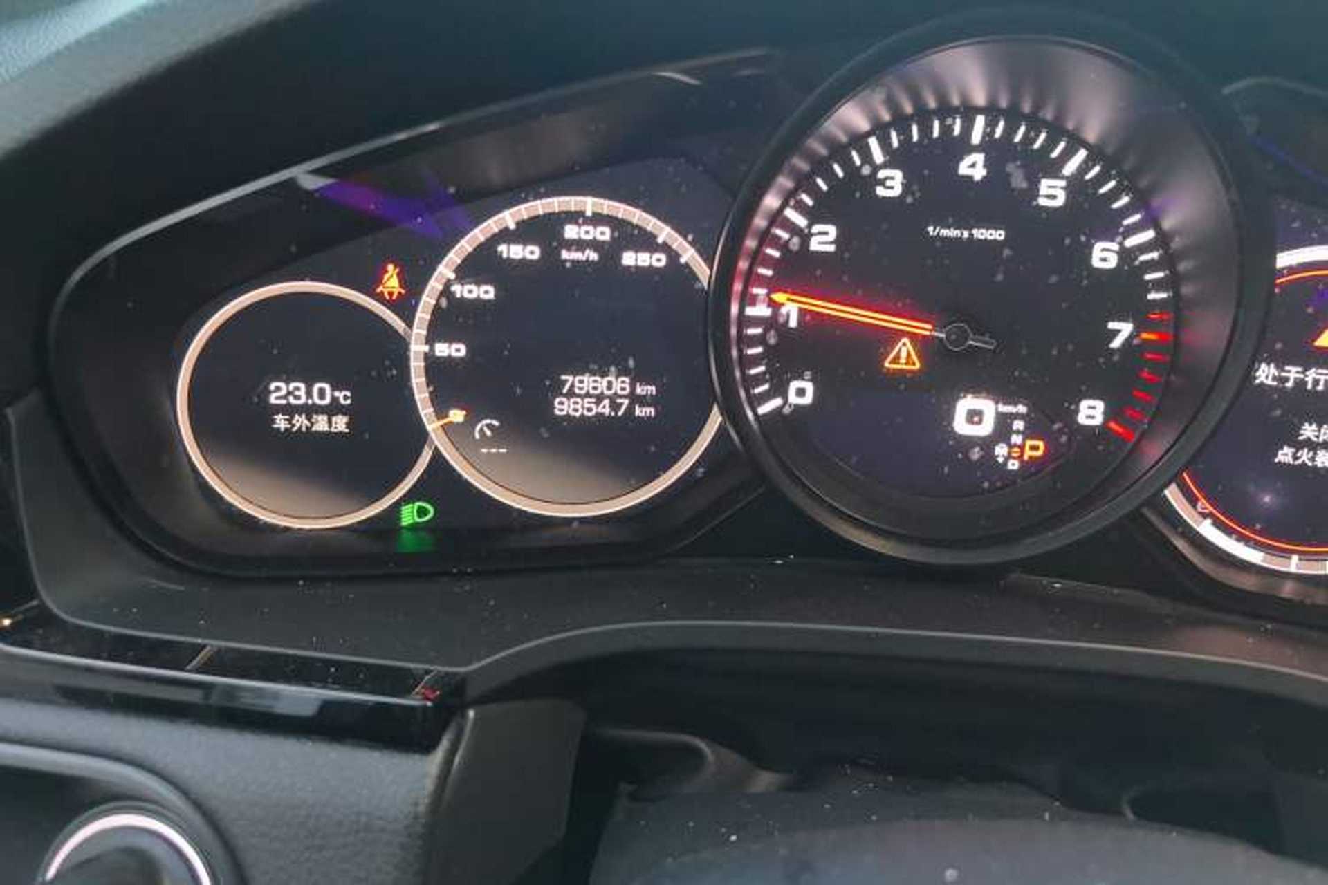 Used Porsche Cayenne 2018 Cayenne 3.0T Odometer Close Up