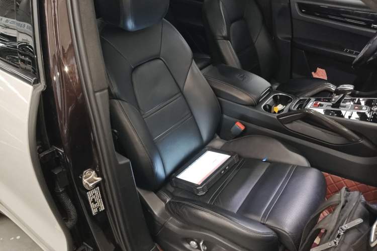 Used Porsche Cayenne 2018 Cayenne 3.0T Right Front Seat