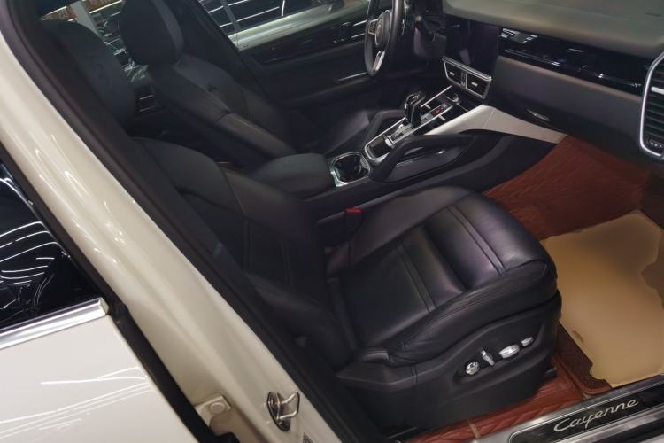 Used Porsche Cayenne 2018 Cayenne 3.0T Right Front Seat