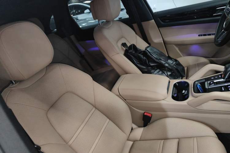 Used Porsche Cayenne 2018 Cayenne 3.0T Right Front Seat
