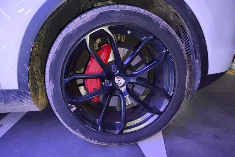 Used Porsche Cayenne 2018 Cayenne 3.0T Right Front Wheel Hub