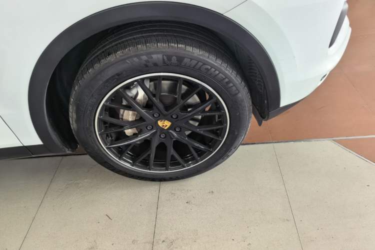 Used Porsche Cayenne 2018 Cayenne 3.0T Right Front Wheel Hub