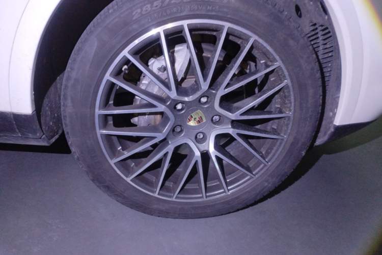 Used Porsche Cayenne 2018 Cayenne 3.0T Right Front Wheel Hub