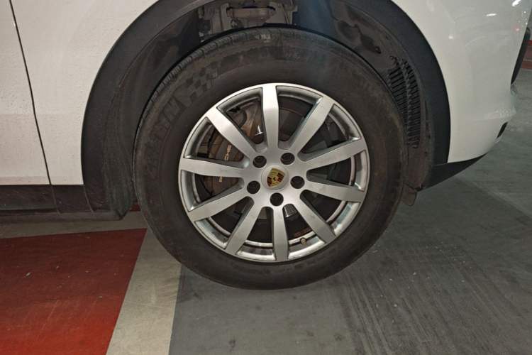 Used Porsche Cayenne 2018 Cayenne 3.0T Right Front Wheel Hub
