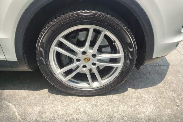 Used Porsche Cayenne 2018 Cayenne S 2.9T Right Front Wheel Hub
