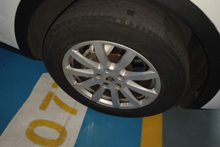 Used Porsche Cayenne 2018 Cayenne 3.0T Right Front Wheel Hub