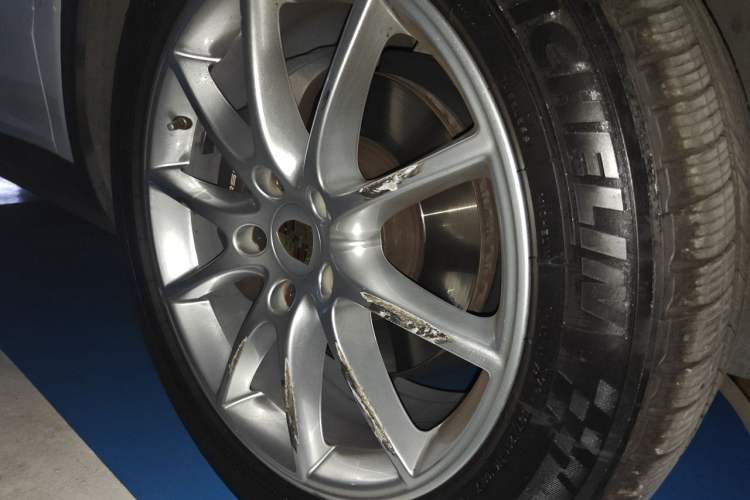 Used Porsche Cayenne 2018 Cayenne 3.0T Right Front Wheel Hub