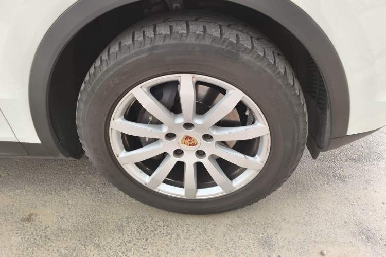 Used Porsche Cayenne 2018 Cayenne 3.0T Right Front Wheel Hub