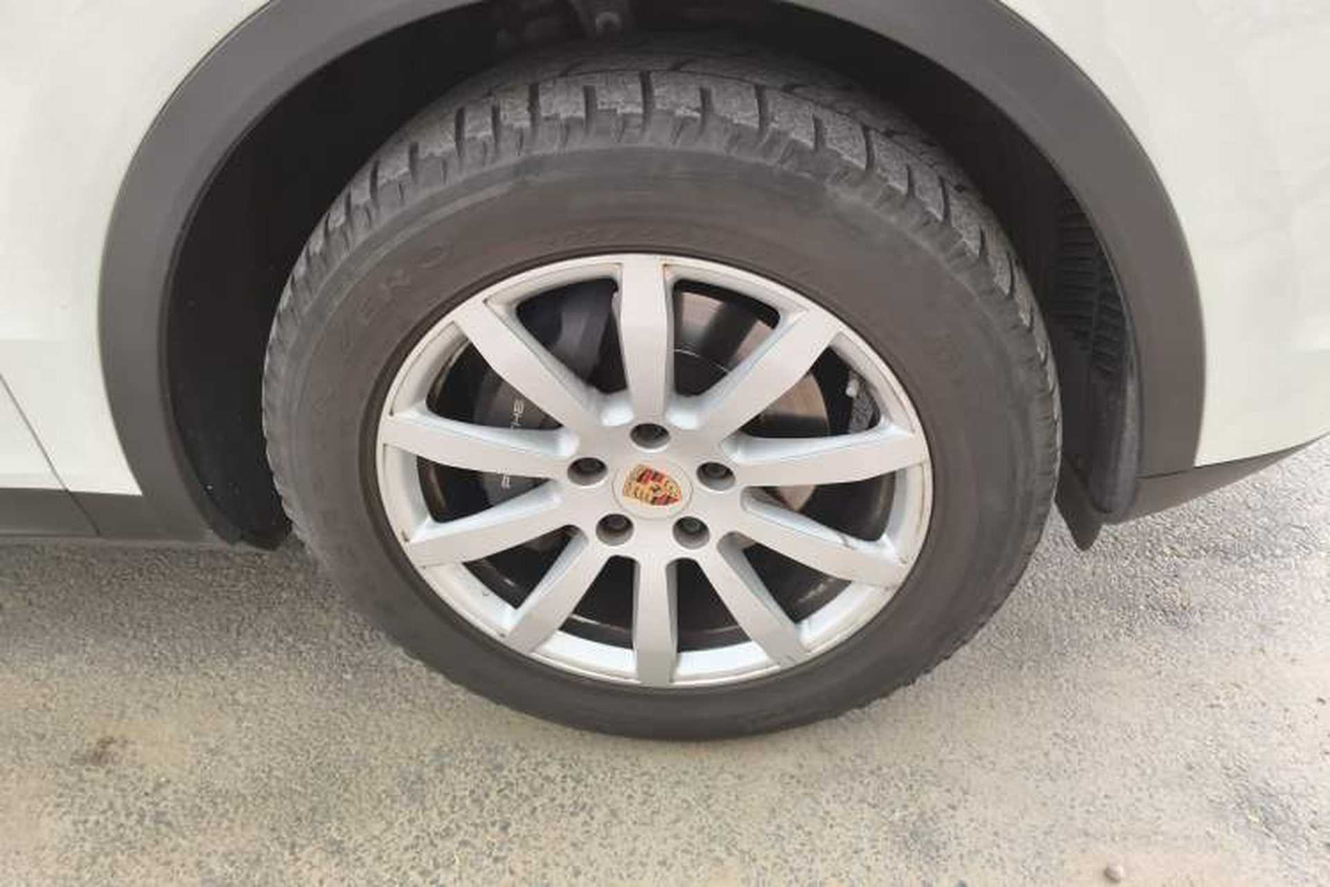 Used Porsche Cayenne 2018 Cayenne 3.0T Right Front Wheel Hub