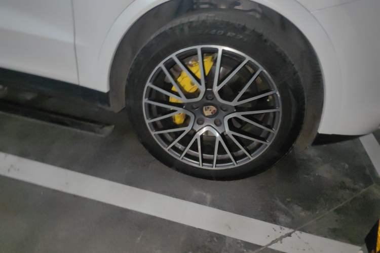 Used Porsche Cayenne 2018 Cayenne 3.0T Right Front Wheel Hub