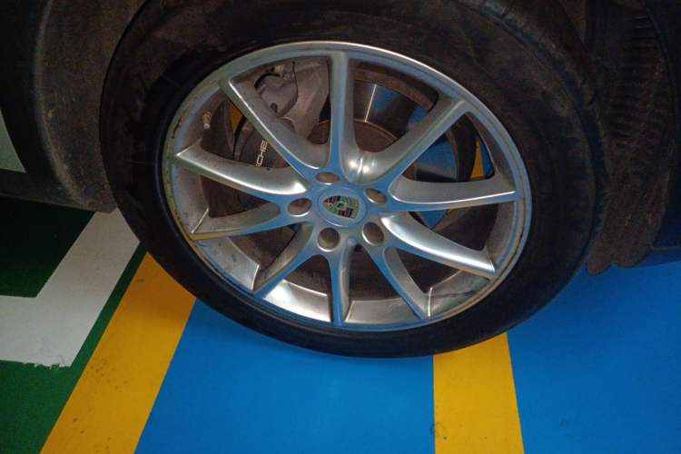 Used Porsche Cayenne 2018 Cayenne 3.0T Right Front Wheel Hub