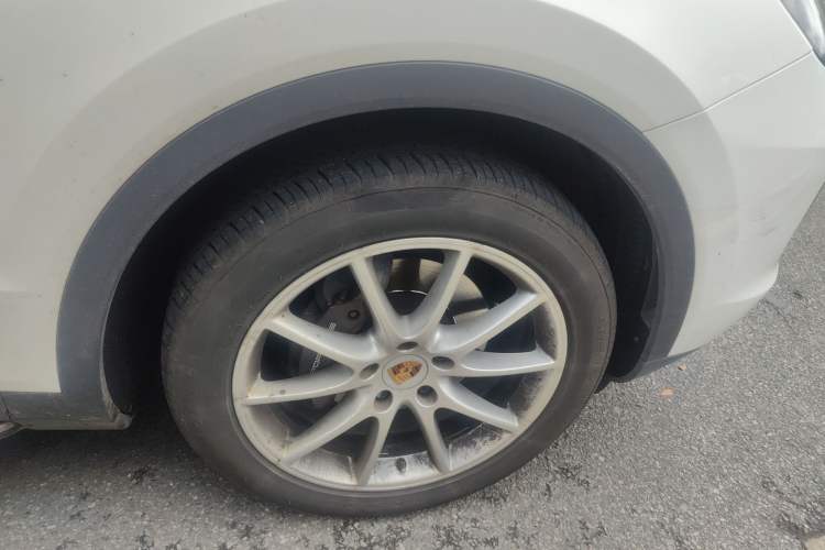 Used Porsche Cayenne 2018 Cayenne 3.0T Right Front Wheel Hub