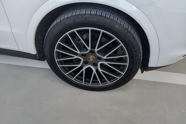 Used Porsche Cayenne 2018 Cayenne 3.0T Right Front Wheel Hub