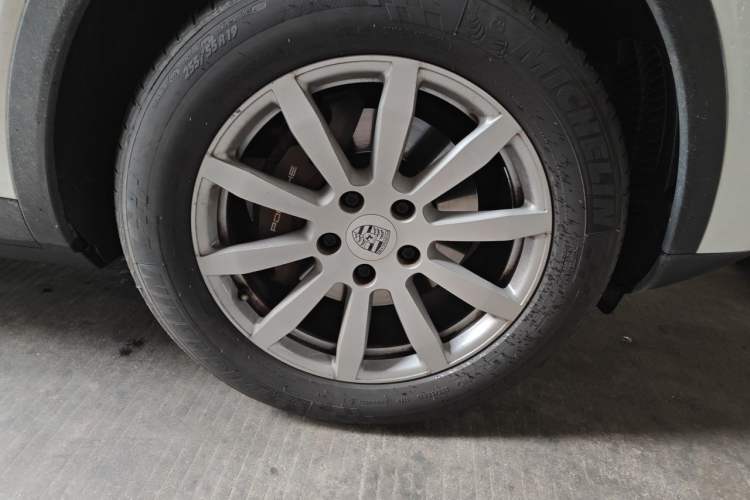 Used Porsche Cayenne 2018 Cayenne 3.0T Right Front Wheel Hub