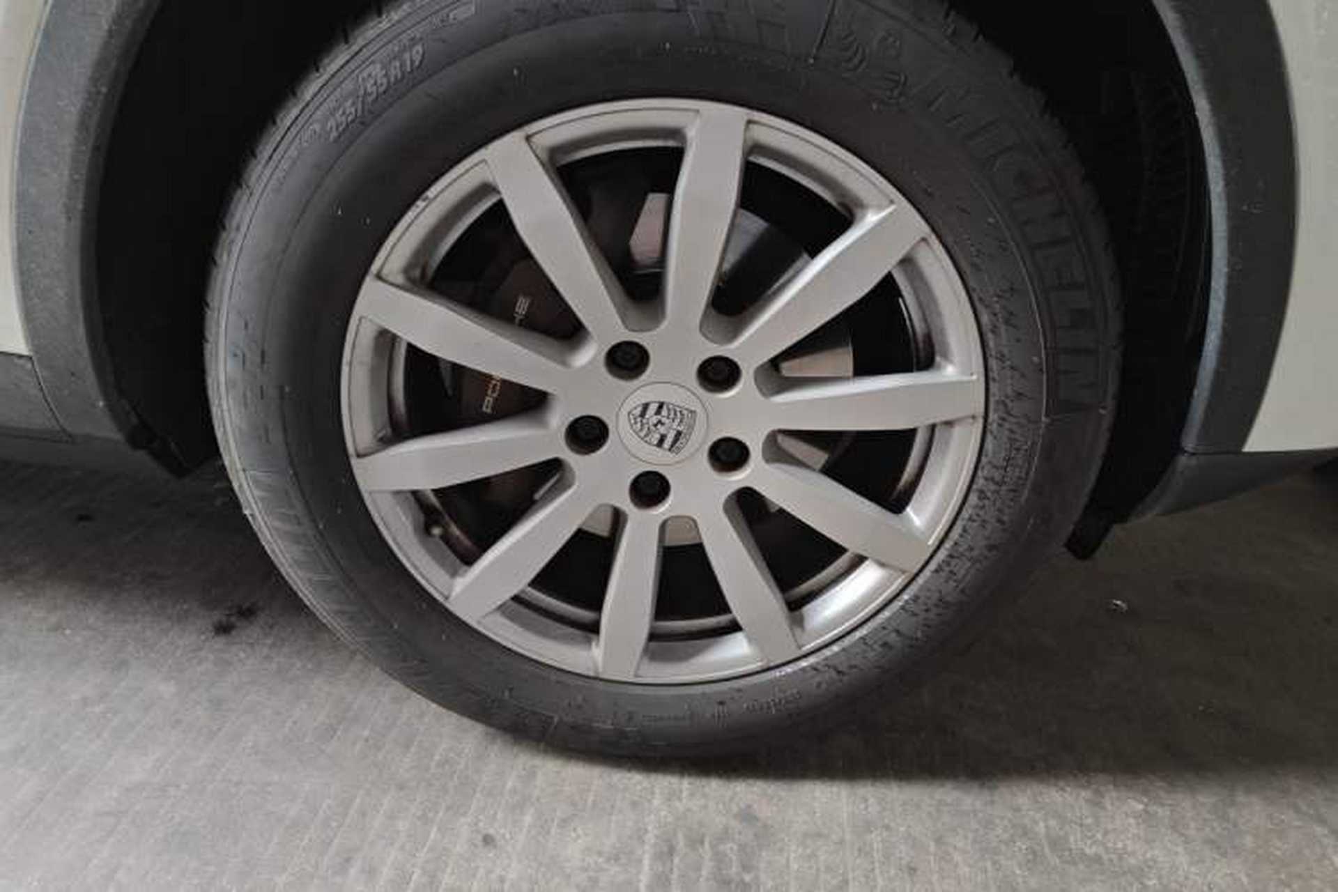 Used Porsche Cayenne 2018 Cayenne 3.0T Right Front Wheel Hub